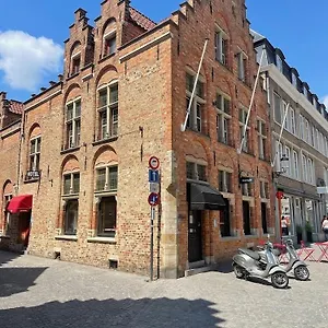Hotel Salvators, Brujas